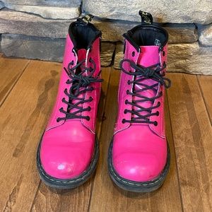 DR. MARTENS - Big Girls Delaney Viper Hot Pink Boots